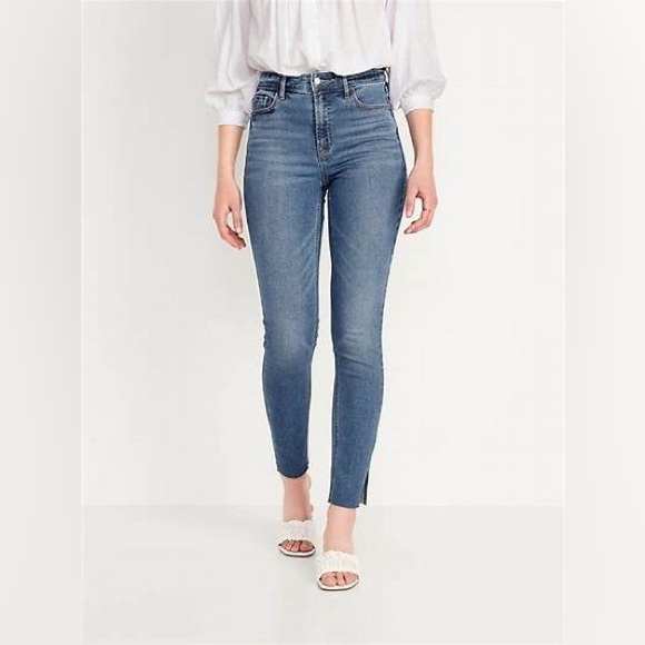 Old Navy High-Waisted Rockstar Super-Skinny Side-Slit Cut-Off Ankle Jeans - Picture 3 of 7